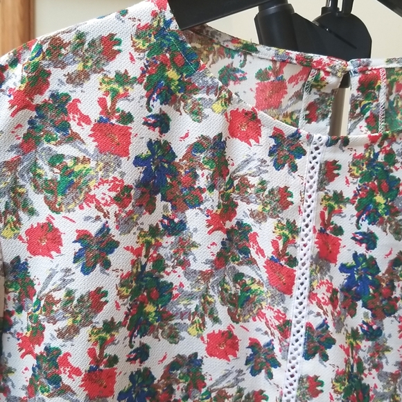 2/$12 Spring Floral 3/4 Sleeve Crop Top Size S - Picture 6 of 9